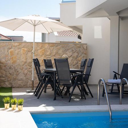 Apartment Funtastic With Private Pool Novalja Exterior photo