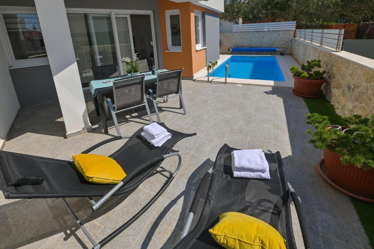 Apartment Funtastic With Private Pool Novalja Exterior photo