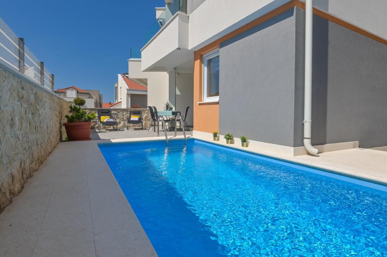 Apartment Funtastic With Private Pool Novalja Exterior photo