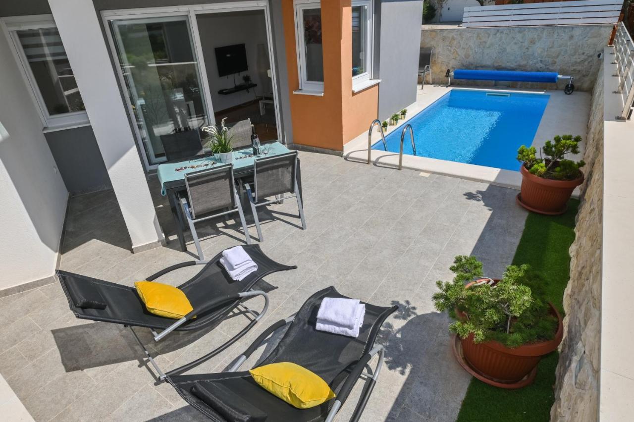 Apartment Funtastic With Private Pool Novalja Exterior photo