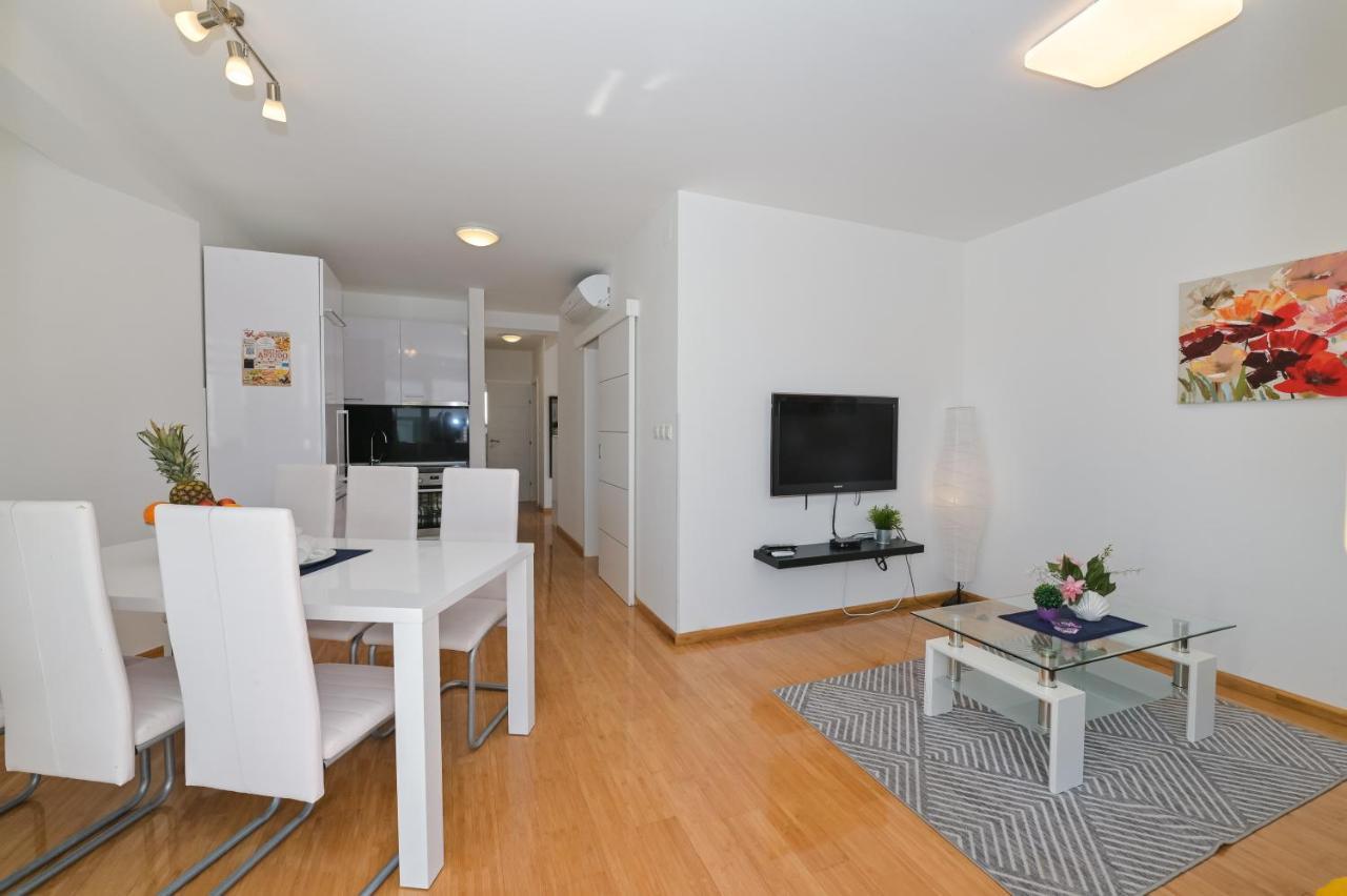 Apartment Funtastic With Private Pool Novalja Exterior photo