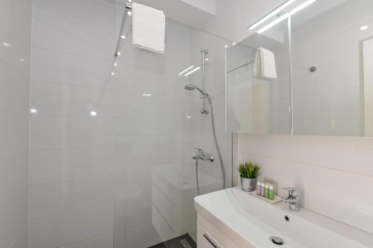 Apartment Funtastic With Private Pool Novalja Exterior photo